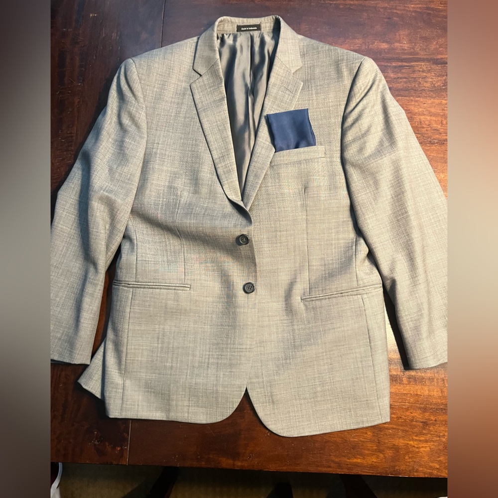 Egara Light Gray Blazer with Navy Pocket Square